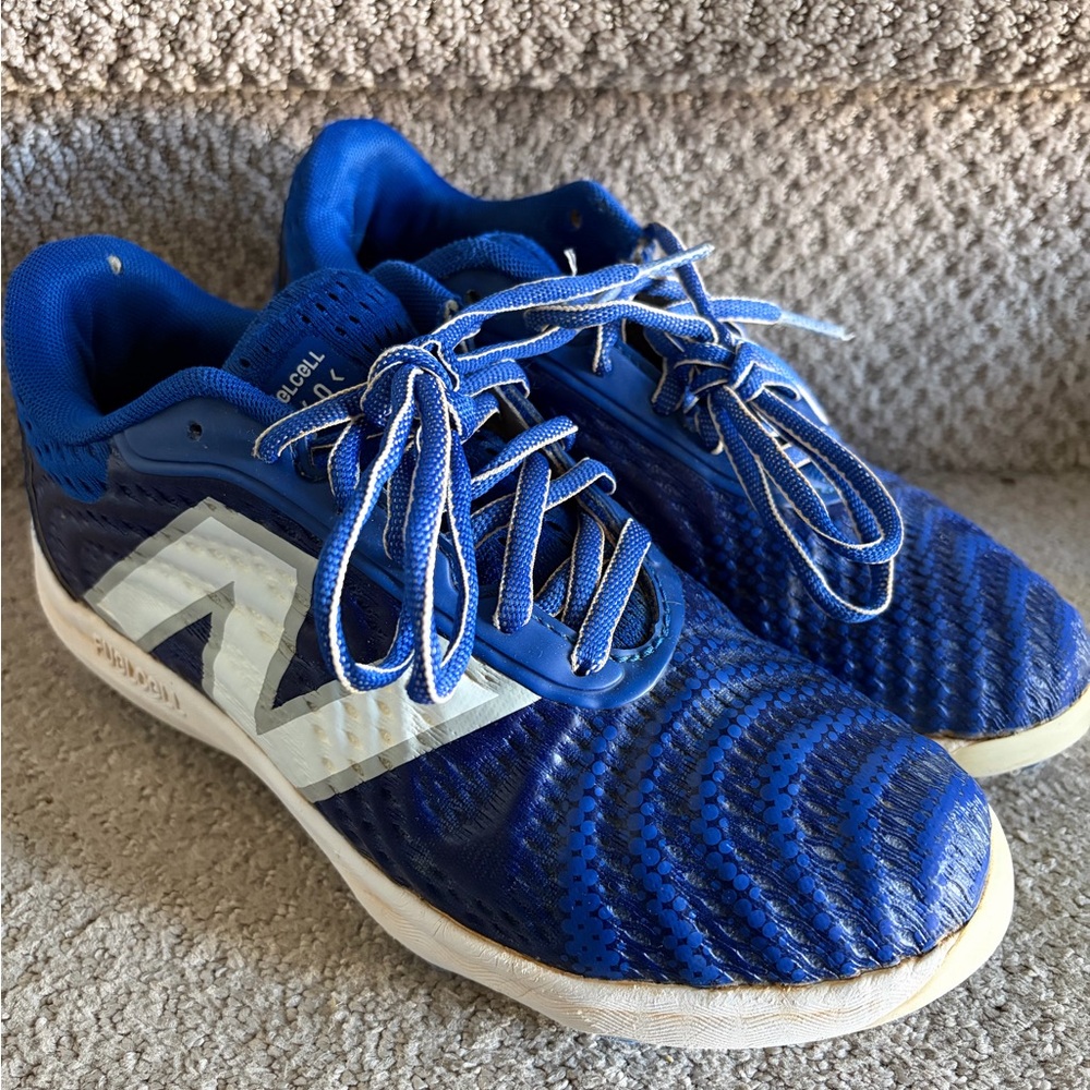 Men’s New Balance Mens FuelCell 4040 V7 Molded Baseball Cleats.